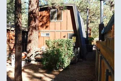 318 W Sherwood Boulevard, Big Bear City, CA 92314 - Photo 28