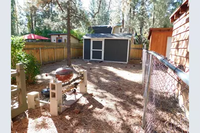 318 W Sherwood Boulevard, Big Bear City, CA 92314 - Photo 34
