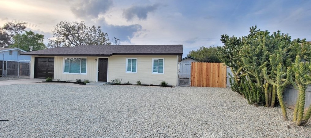40168 Frances Ln, Hemet, CA 92543-8046