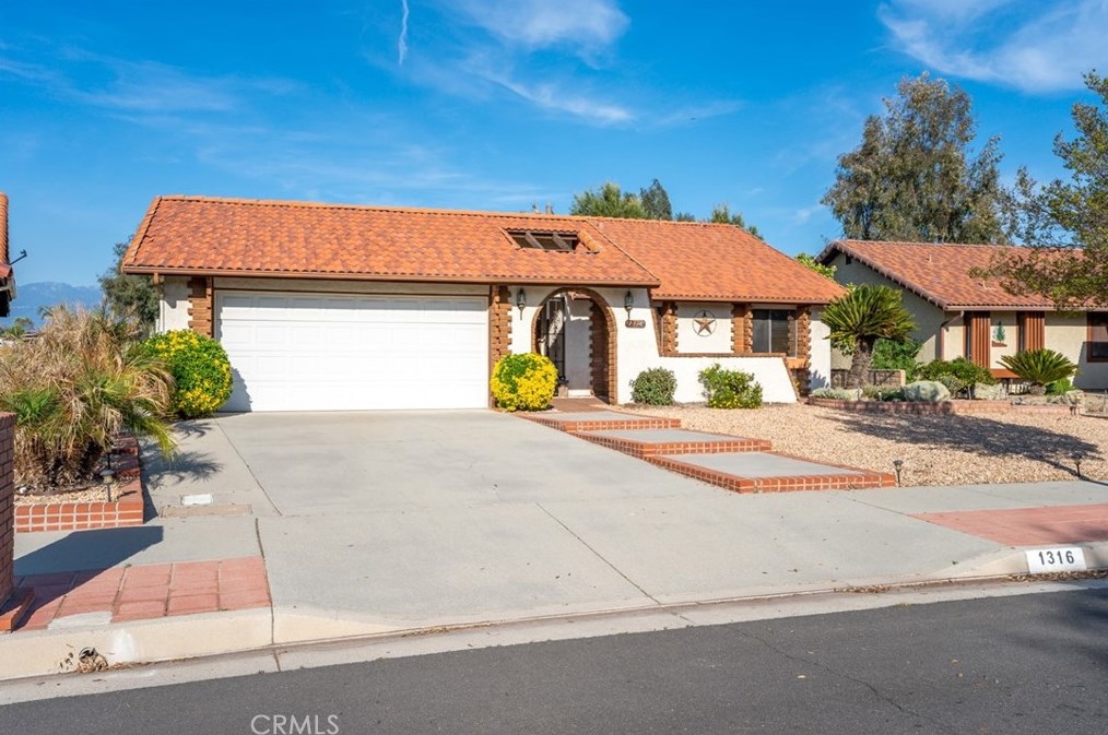 1316 Pepper Tree Dr, Hemet, CA 92545-8149