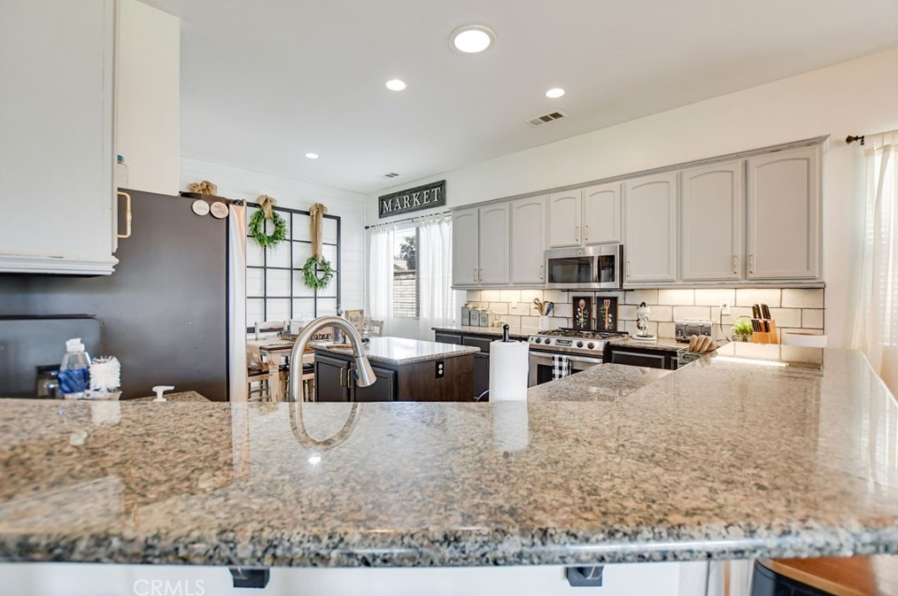692 Alder Ct, Banning CA  92220-1291 exterior