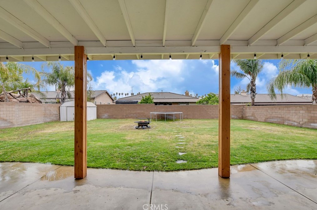 692 Alder Ct, Banning CA  92220-1291 exterior