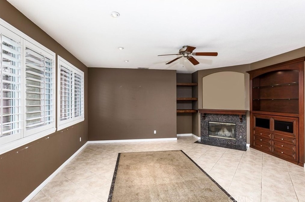32299 Perigord Rd, Winchester CA  92596-9064 exterior