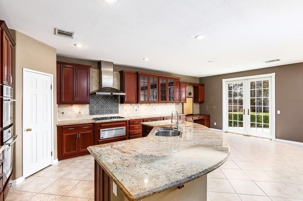 32299 Perigord Rd, Winchester CA  92596-9064 exterior