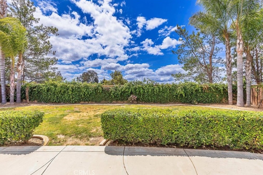32299 Perigord Rd, Winchester CA  92596-9064 exterior