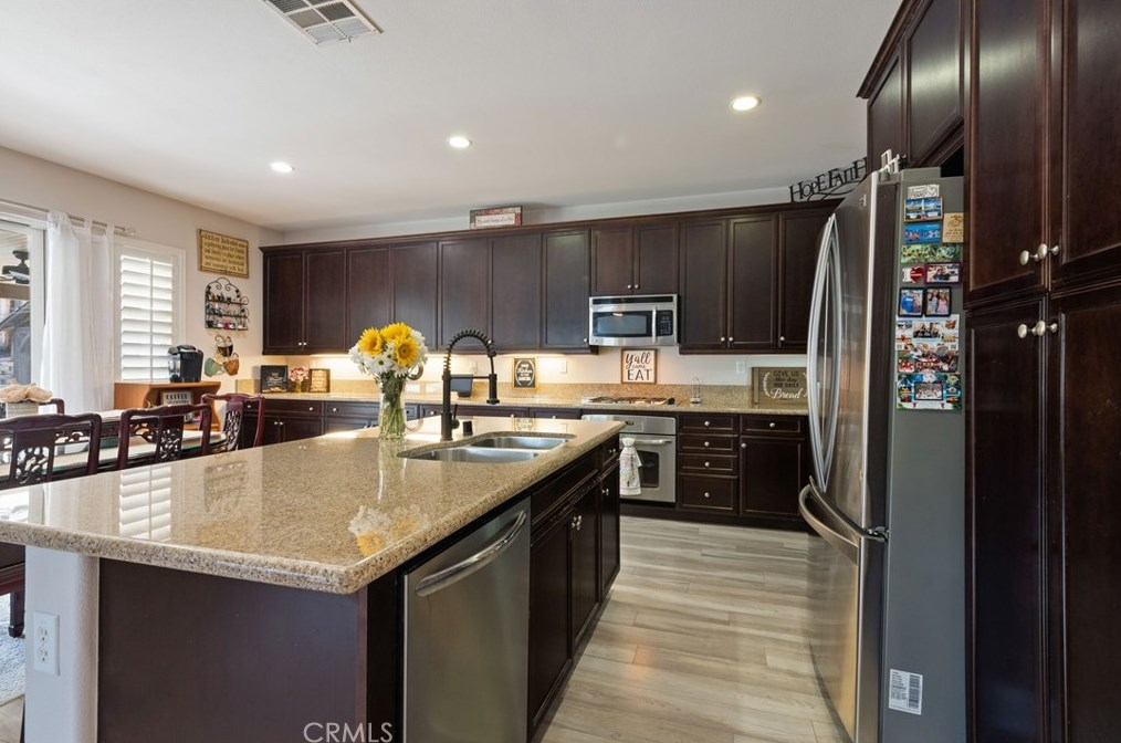 36366 Pistachio Dr, Winchester CA  92596-8653 exterior