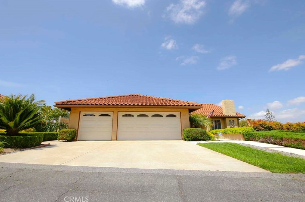 811 Inspiration Ln, Escondido, CA 92025-7938