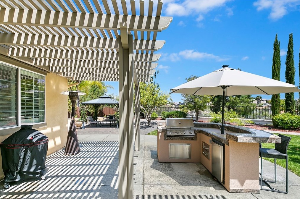 32862 Pine Cir, Temecula CA  92592-1369 exterior