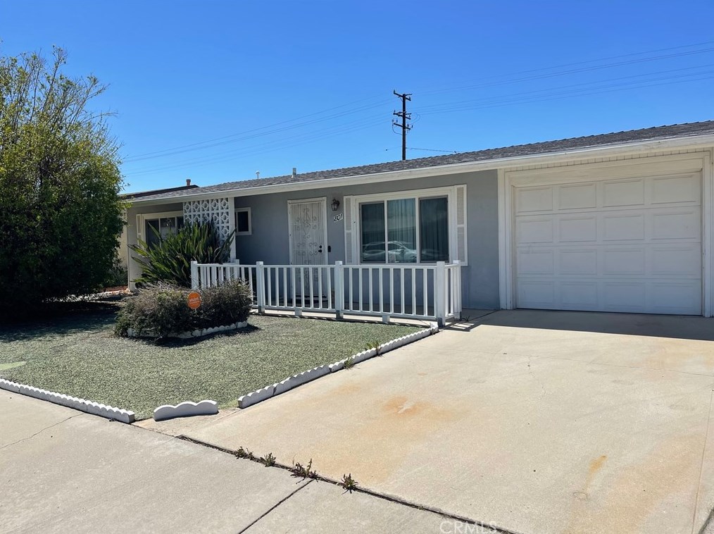 801 Felipe Pl, Hemet, CA 92543-7030