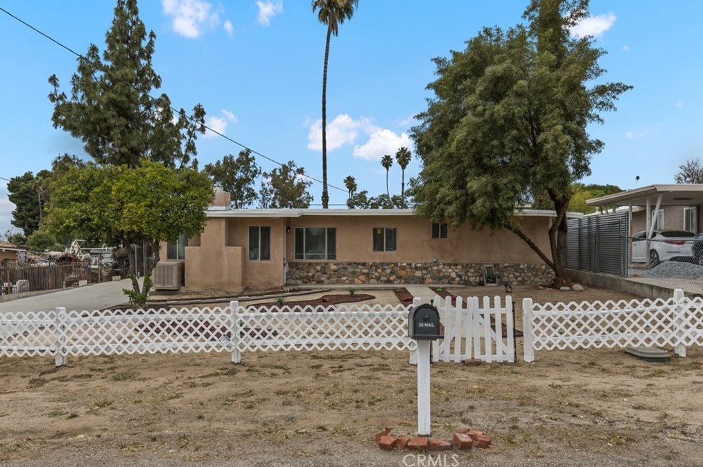 2178 Oakland Ave, Hemet, CA 92544-3264