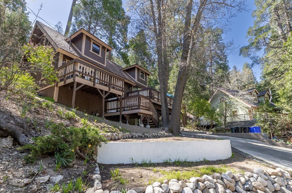 24809 Valle Dr, Crestline, CA 92325
