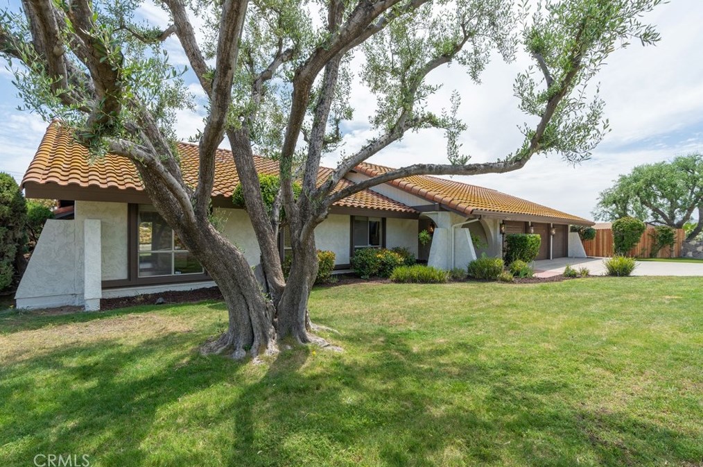 25117 Fran Lou Dr, Moreno Valley, CA 92557-5207