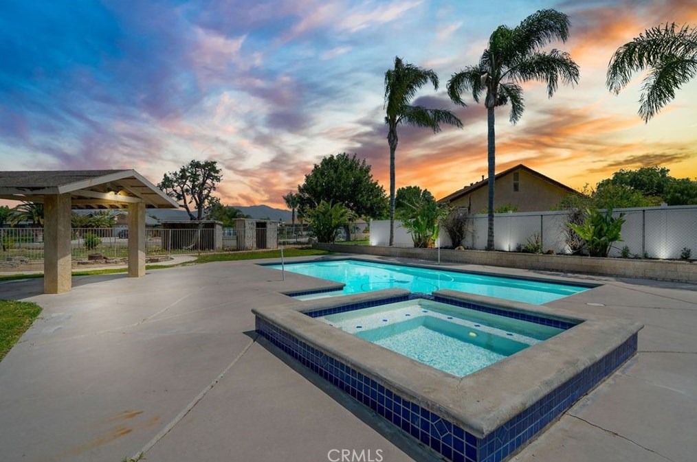 4910 Cedar St, Riverside, CA 92509
