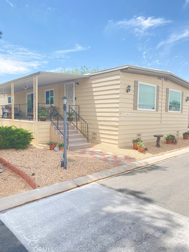 13393 Mariposa Rd #135, Victorville, CA 92395
