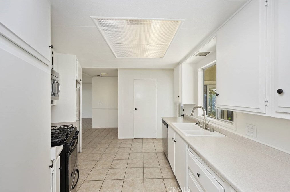 28910 Via La Rueda, Murrieta CA  92563-5728 exterior