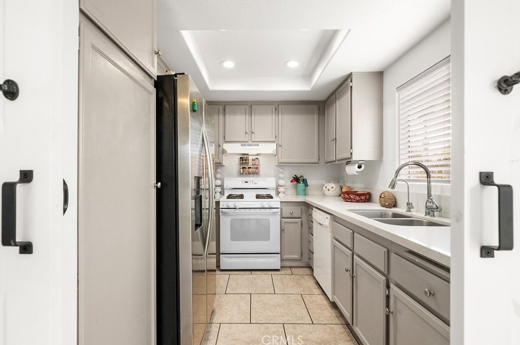 24746 Morningstar Dr, Murrieta CA  92562-4117 exterior