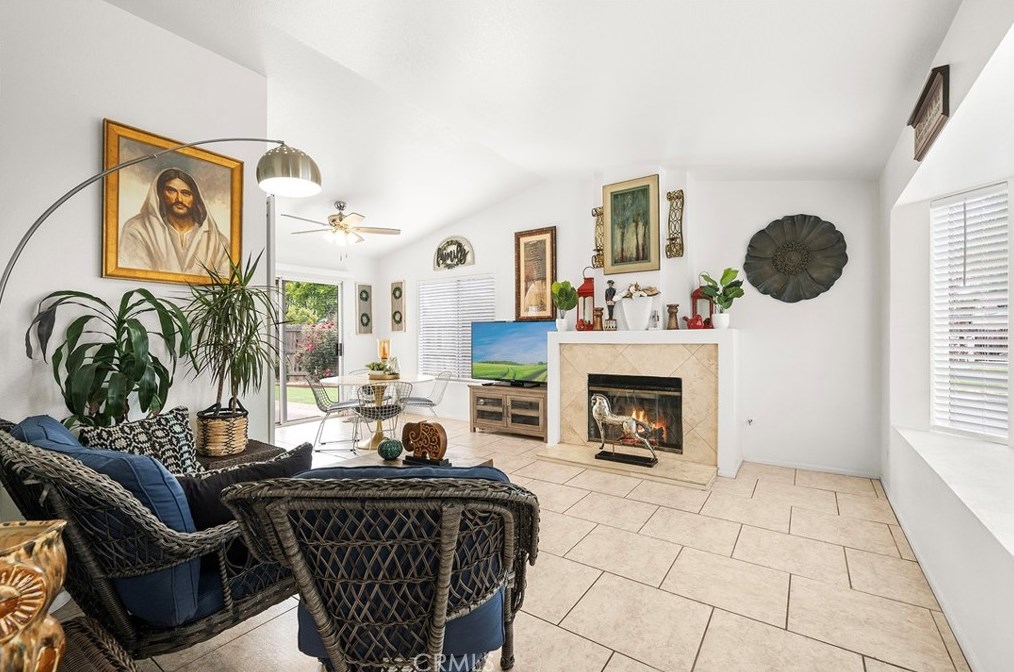 24746 Morningstar Dr, Murrieta CA  92562-4117 exterior