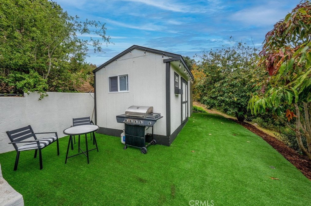 210 Ridge Dr, Fallbrook CA  92028-2624 exterior