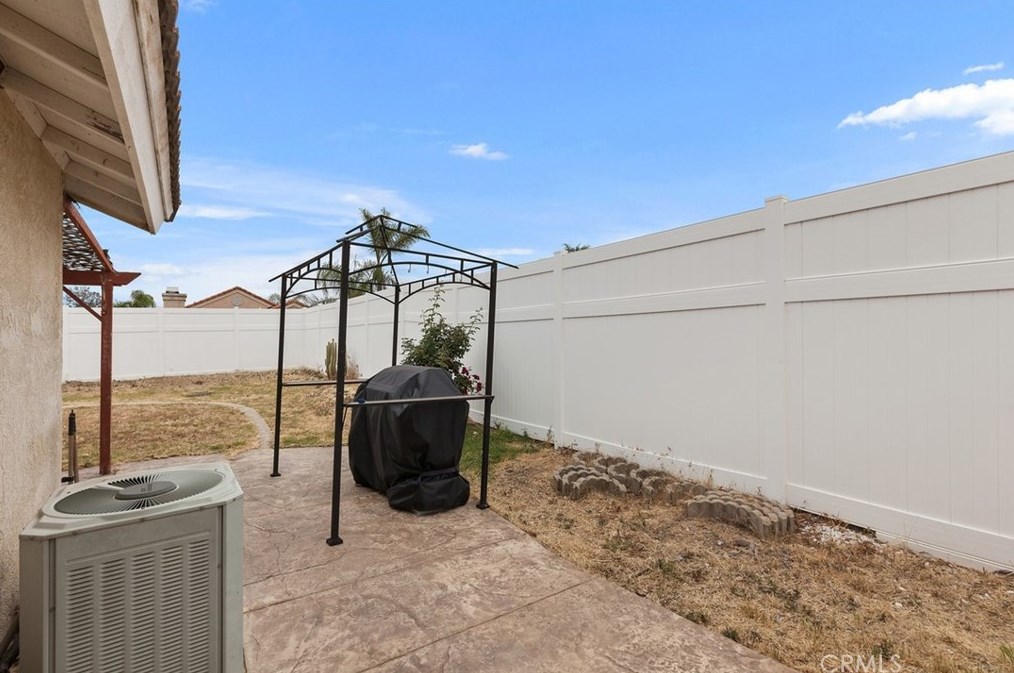 23671 Sierra Oak Dr, Murrieta CA  92562-2068 exterior