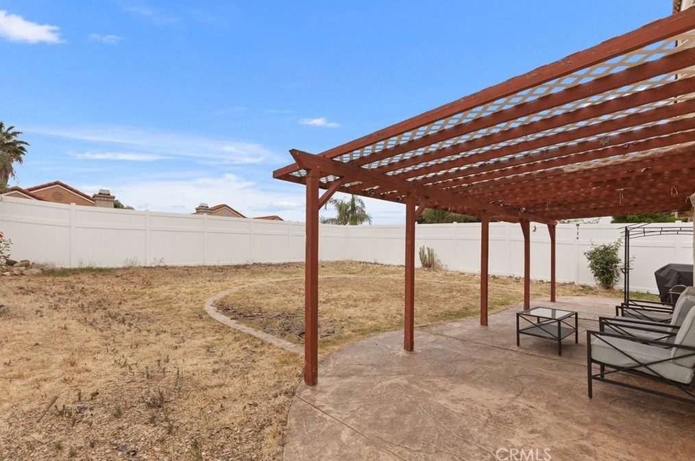 23671 Sierra Oak Dr, Murrieta CA  92562-2068 exterior