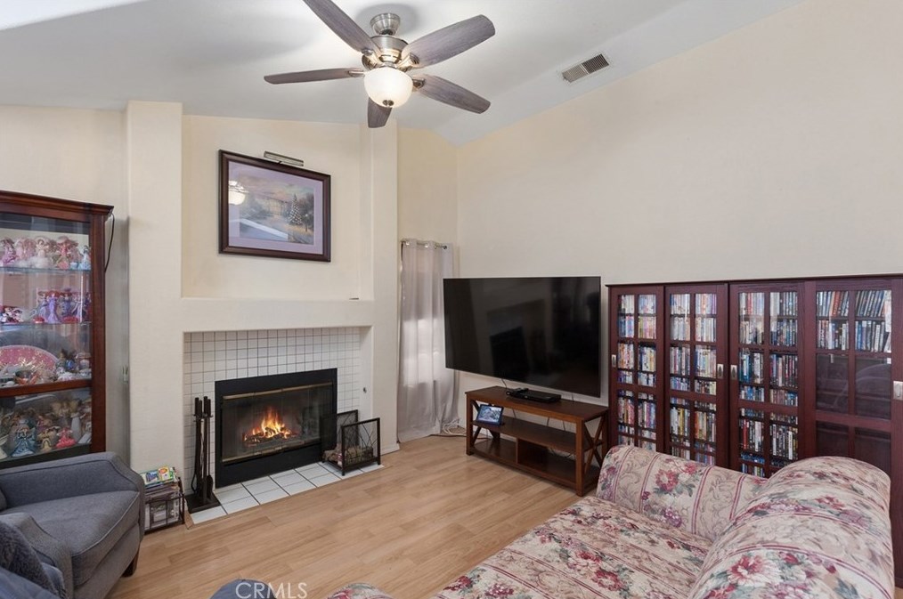 23671 Sierra Oak Dr, Murrieta CA  92562-2068 exterior