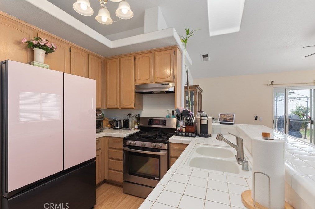 23671 Sierra Oak Dr, Murrieta CA  92562-2068 exterior