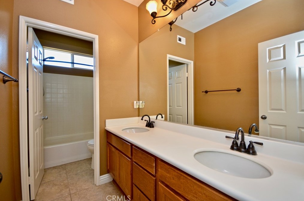 41523 Grand View Dr, Murrieta CA  92562-2251 exterior