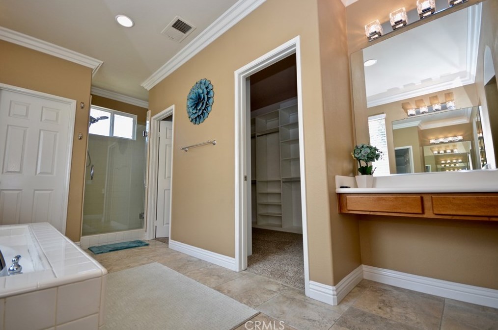 41523 Grand View Dr, Murrieta CA  92562-2251 exterior