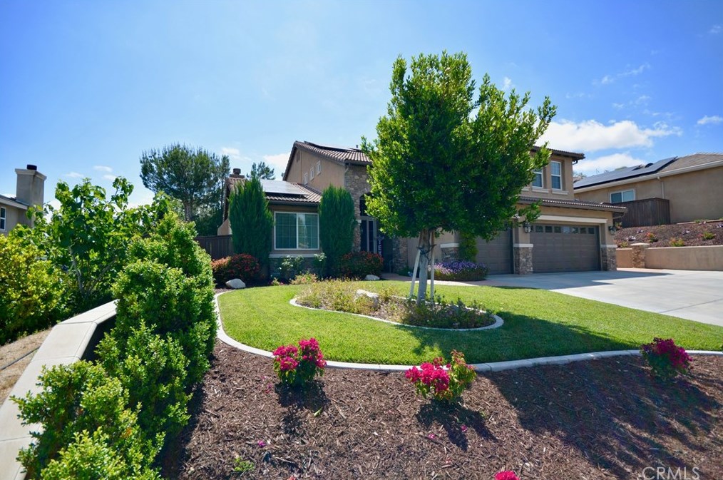 41523 Grand View Dr, Murrieta CA  92562-2251 exterior