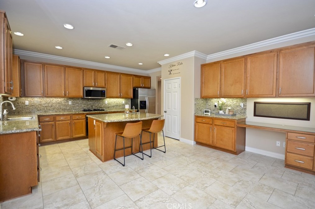 41523 Grand View Dr, Murrieta CA  92562-2251 exterior