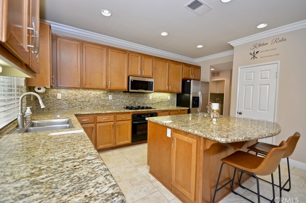 41523 Grand View Dr, Murrieta, CA 92562