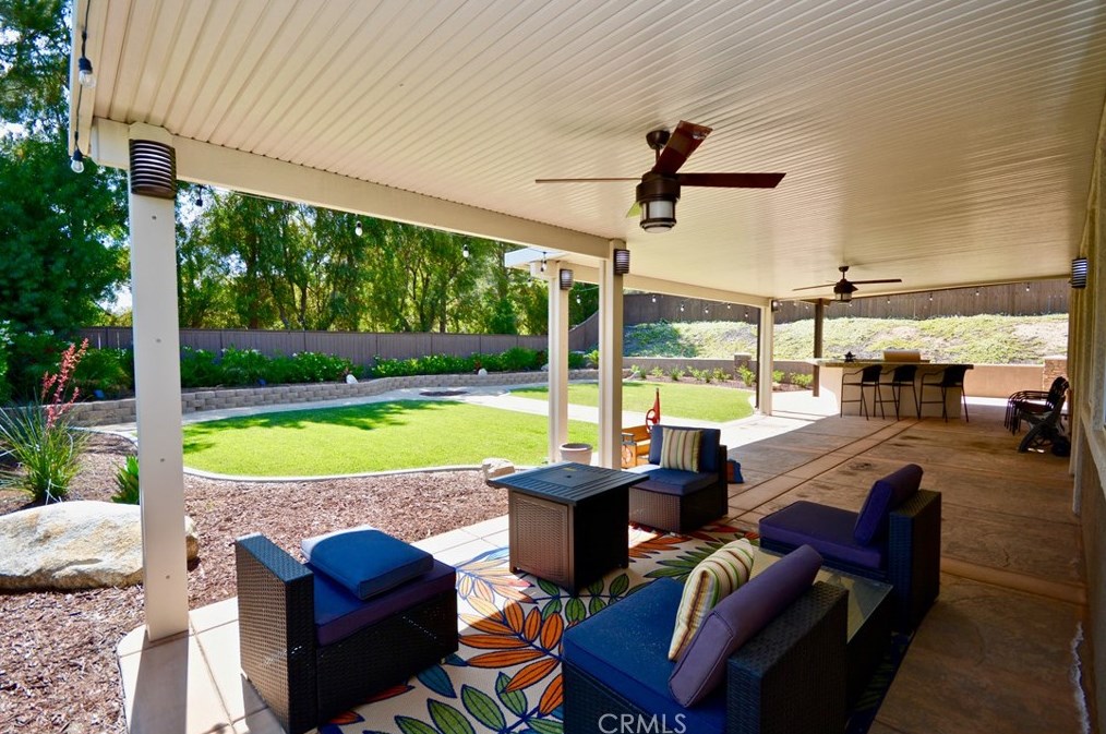 41523 Grand View Dr, Murrieta CA  92562-2251 exterior