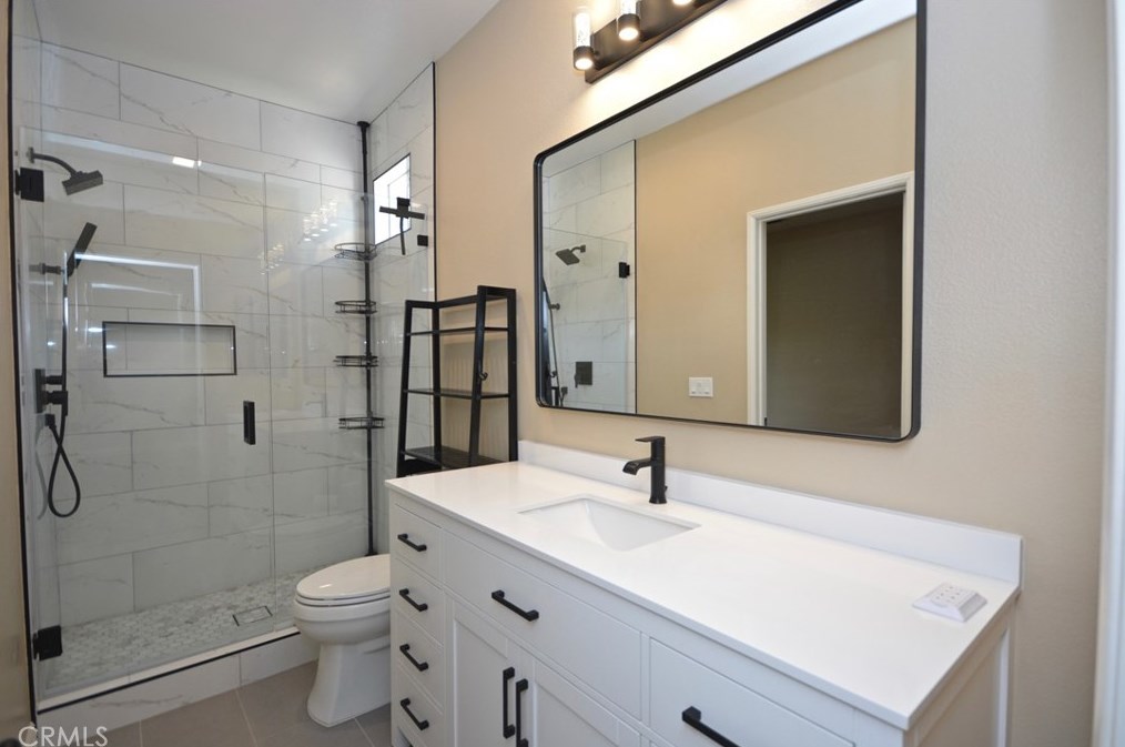 41523 Grand View Dr, Murrieta CA  92562-2251 exterior