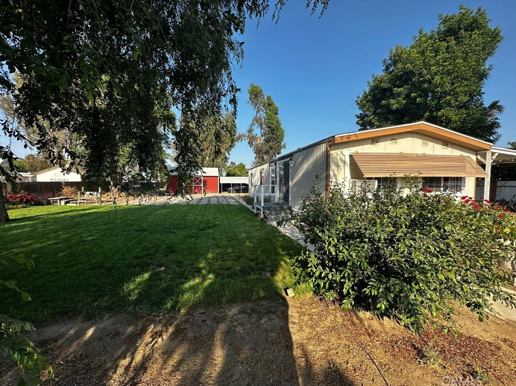 28950 Longfellow St, Winchester CA  92596-9707 exterior
