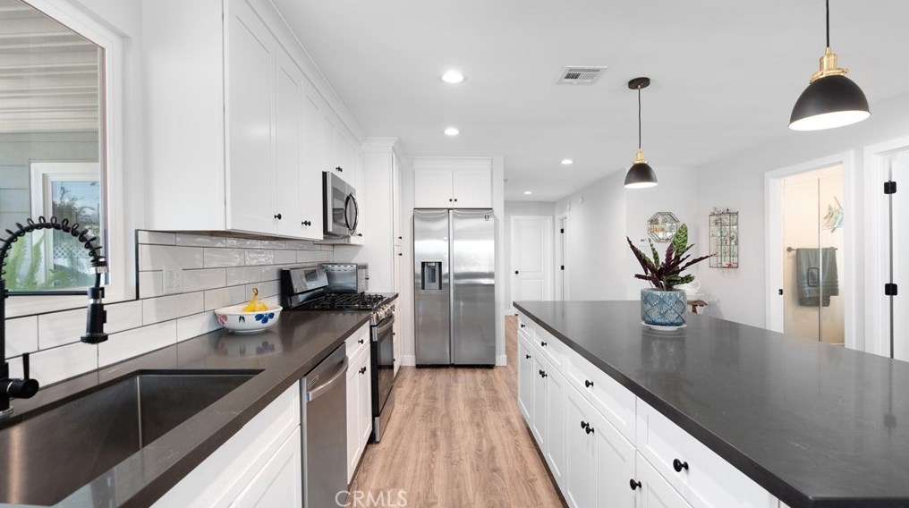 38080 Calle Clavel, Murrieta CA  92563-5643 exterior