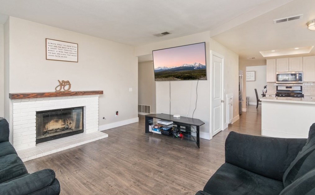 39940 Stacy Ct, Murrieta CA  92563-5396 exterior