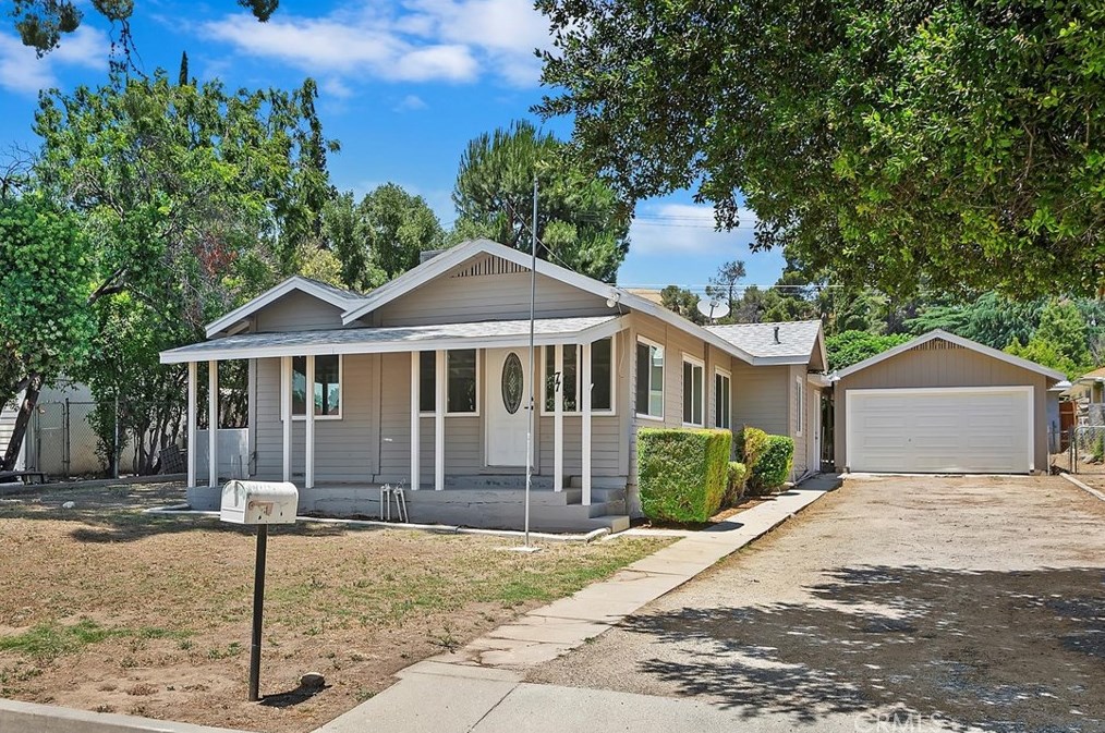 77 Pendleton Rd, Banning, CA 92220-2026
