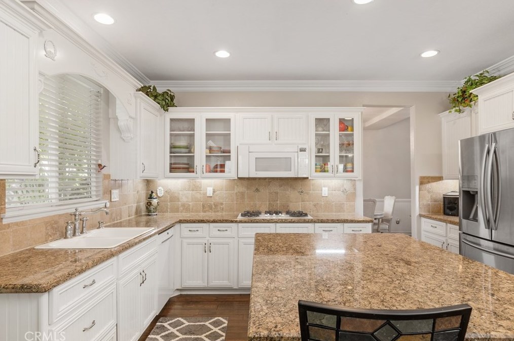 23470 Sycamore Crk Ave, Murrieta CA 92562-6303 exterior