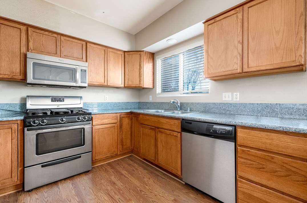 310 W 2nd St, Perris, CA 92570