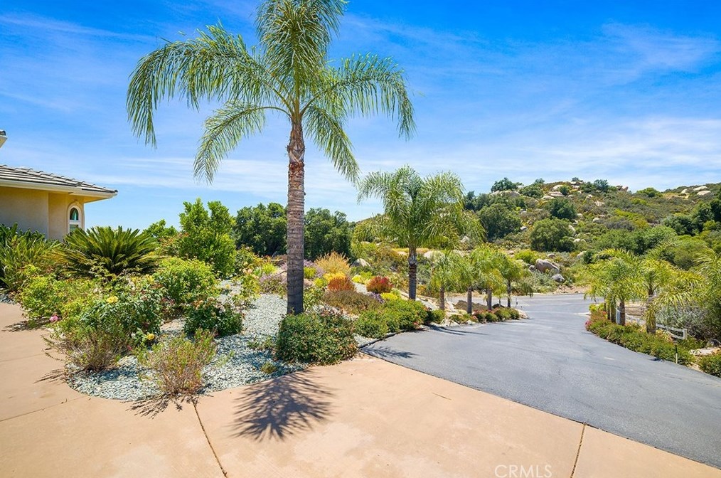 17554 Calle Huerto, Murrieta CA  92562-8745 exterior