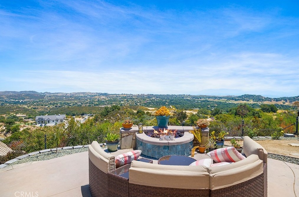 17554 Calle Huerto, Murrieta CA  92562-8745 exterior