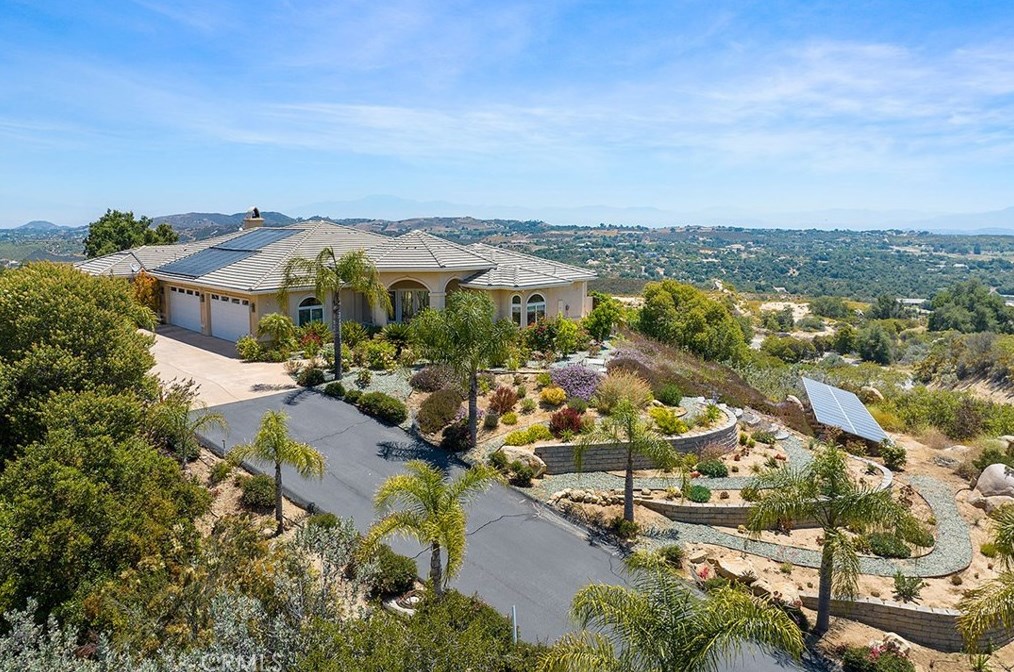 17554 Calle Huerto, Murrieta CA  92562-8745 exterior