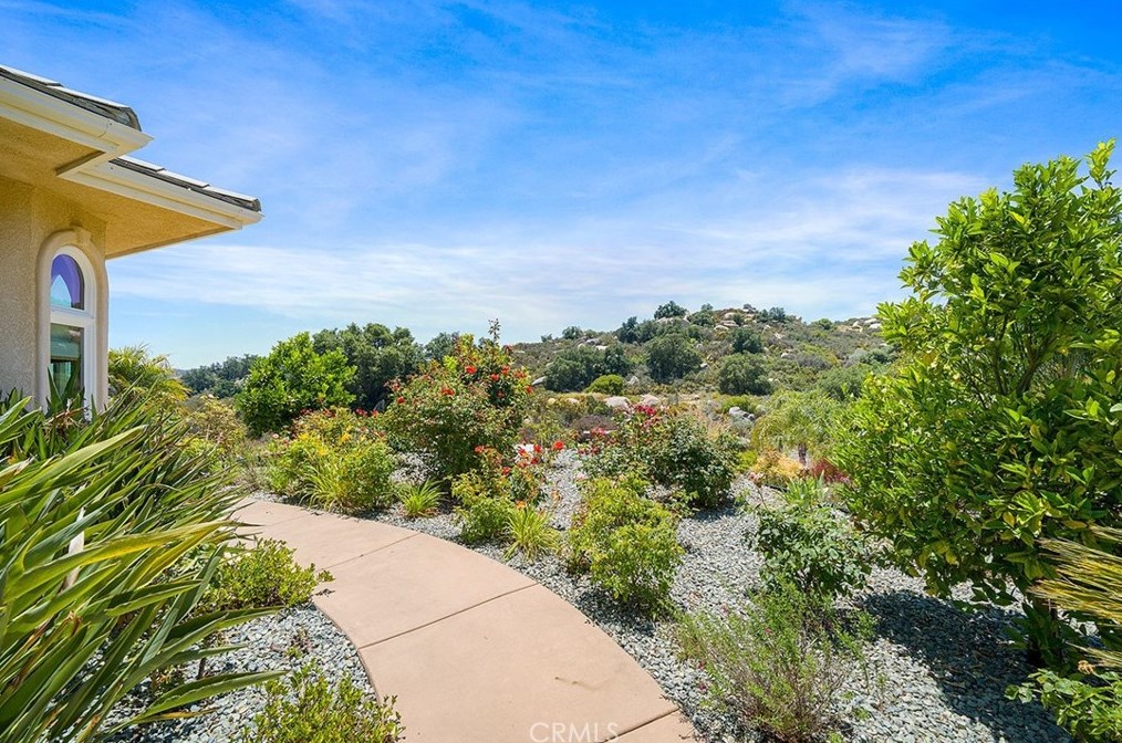 17554 Calle Huerto, Murrieta CA  92562-8745 exterior