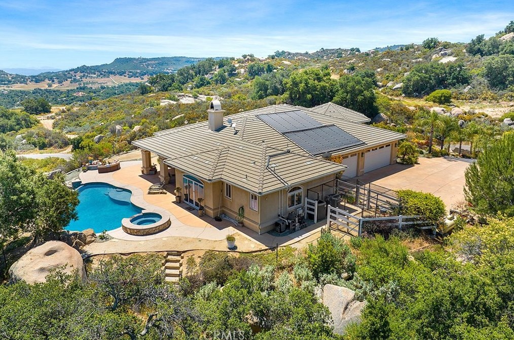 17554 Calle Huerto, Murrieta CA  92562-8745 exterior