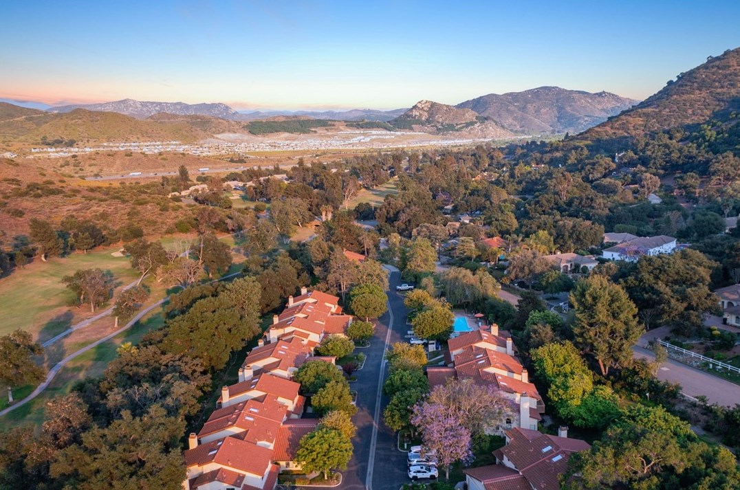 1718 Tecalote Dr, Fallbrook CA  92028-9321 exterior