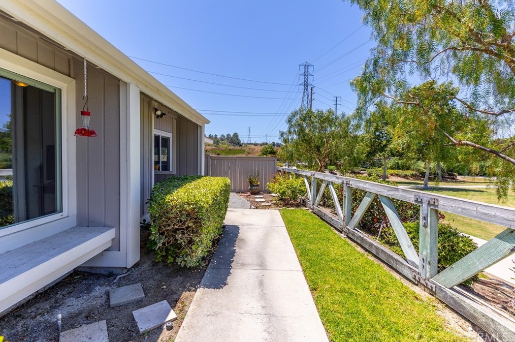 1 Autumn Hill Ln, Laguna Beach, CA 92653-6016