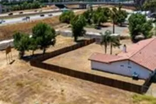 25189 Monroe Ave, Murrieta, CA 92562 - Photo 2