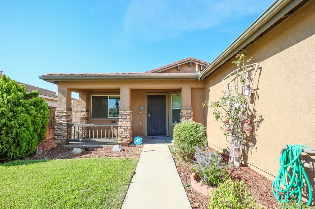 26482 Prairie Ln, Moreno Valley, CA 92555-2952