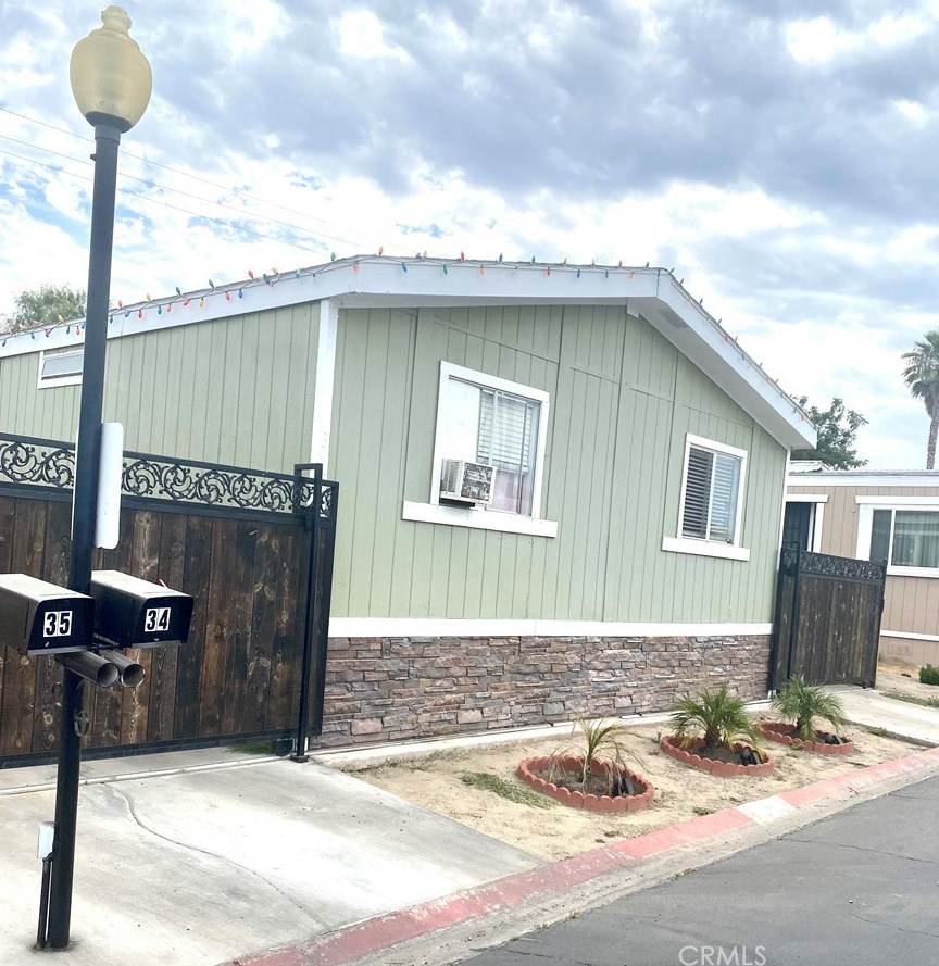 1097 N State St #34, Hemet, CA 92543