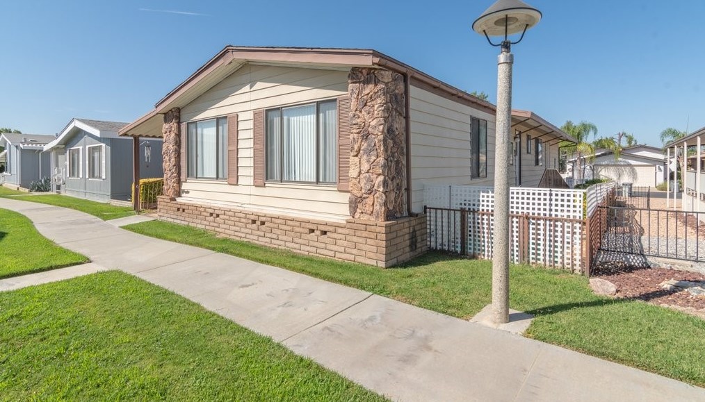 1272 Lodgepole Dr, Hemet, CA 92545-7872